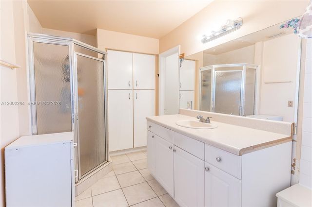7876 NW 189th St, Hialeah, FL 33015