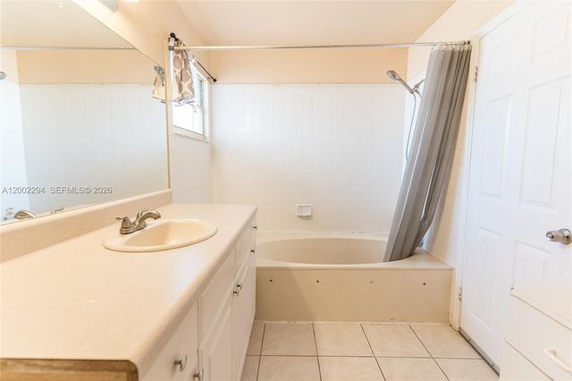 7876 NW 189th St, Hialeah, FL 33015