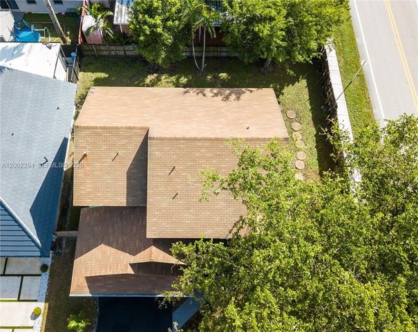 7876 NW 189th St, Hialeah, FL 33015