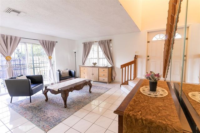 7876 NW 189th St, Hialeah, FL 33015