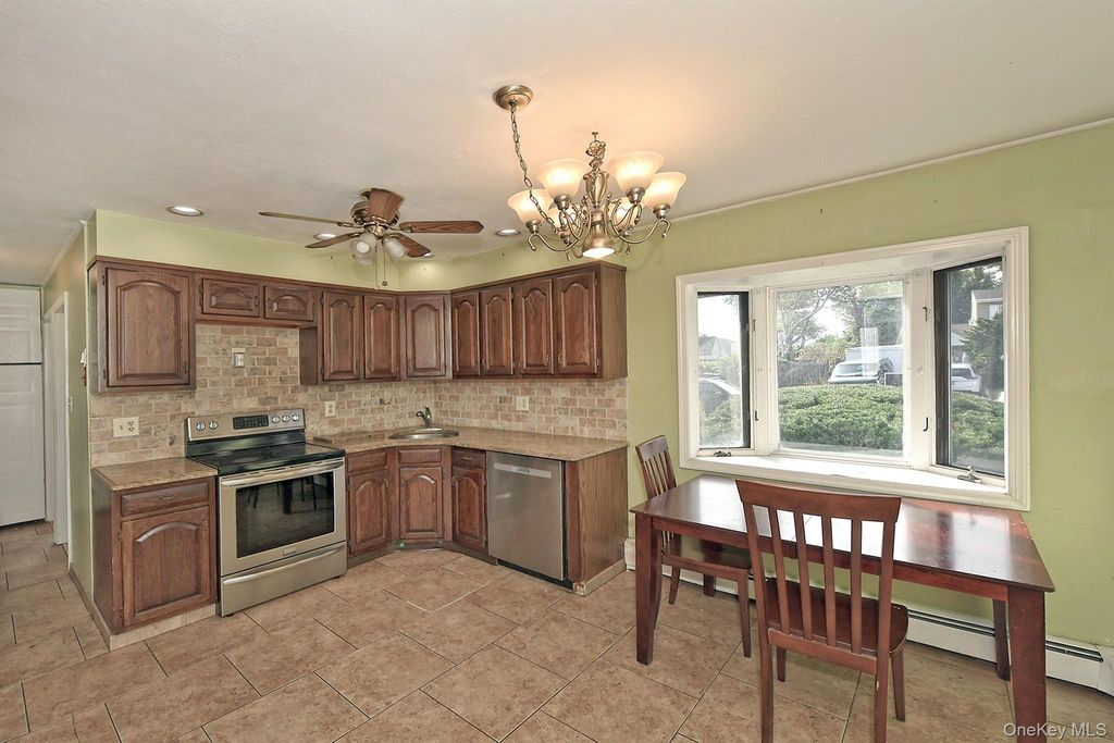 139 Horn Lane, Levittown, NY 11756 — photo 4