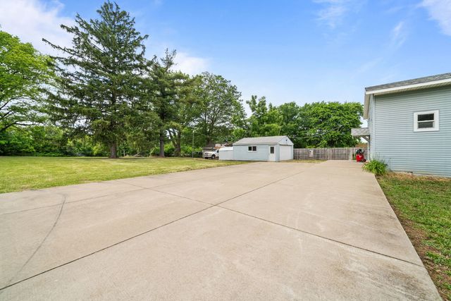 1220 N Springfield Avenue, Rockford, IL 61101