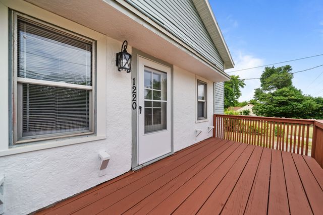 1220 N Springfield Avenue, Rockford, IL 61101