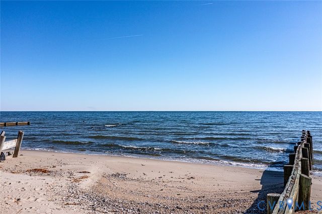 13 Leming Ave, Reedville, VA 22539