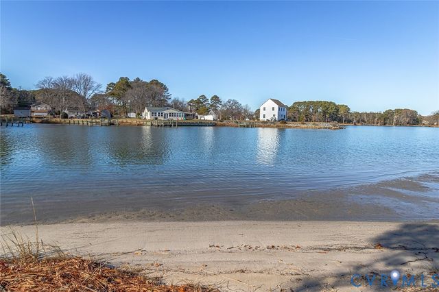 13 Leming Ave, Reedville, VA 22539