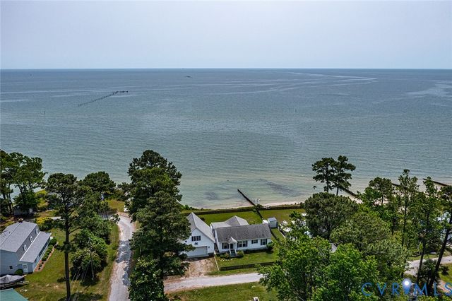 13 Leming Ave, Reedville, VA 22539