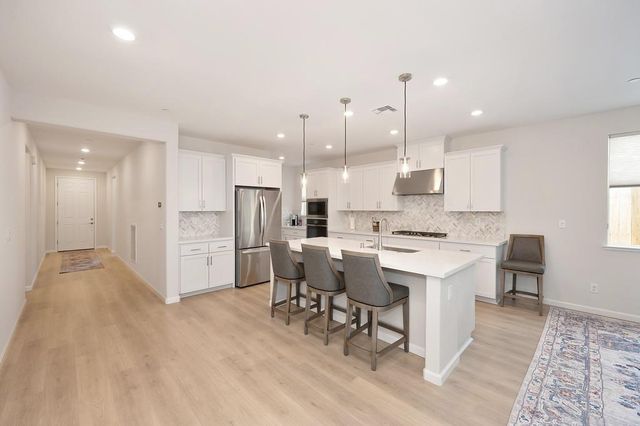 1697 Donner Ln, Lincoln, CA 95648