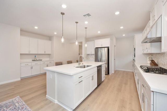 1697 Donner Ln, Lincoln, CA 95648