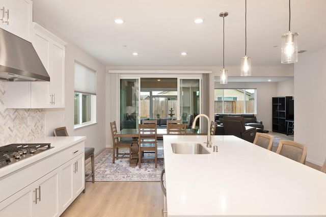 1697 Donner Ln, Lincoln, CA 95648