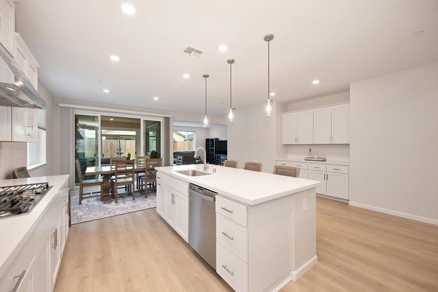 1697 Donner Ln, Lincoln, CA 95648