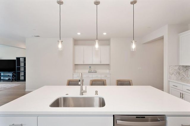 1697 Donner Ln, Lincoln, CA 95648