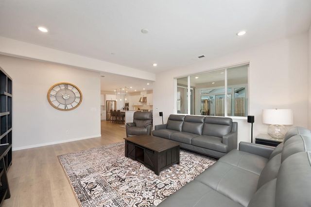 1697 Donner Ln, Lincoln, CA 95648