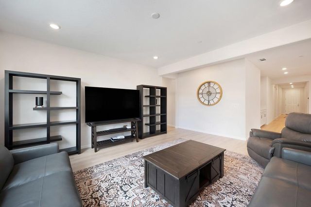 1697 Donner Ln, Lincoln, CA 95648