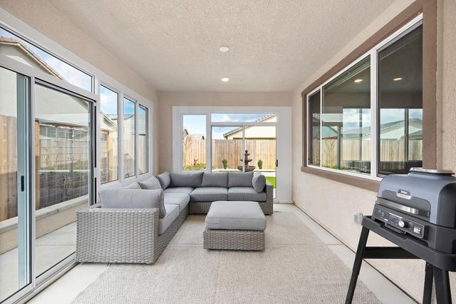 1697 Donner Ln, Lincoln, CA 95648