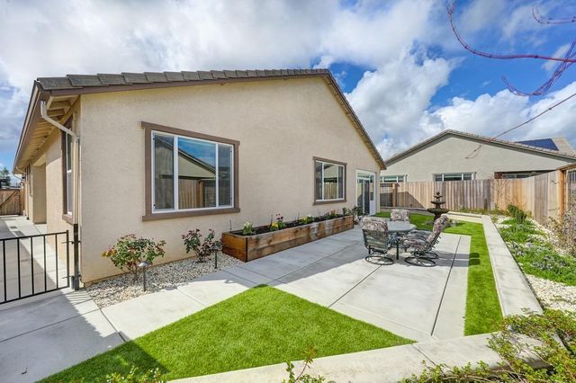 1697 Donner Ln, Lincoln, CA 95648