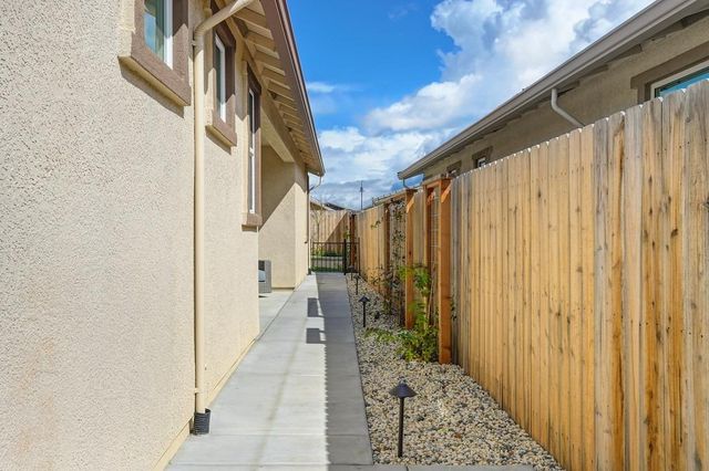 1697 Donner Ln, Lincoln, CA 95648