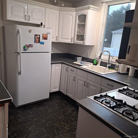 546 17th Street, West Babylon, NY 11704