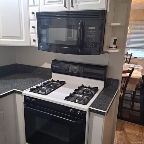 546 17th Street, West Babylon, NY 11704