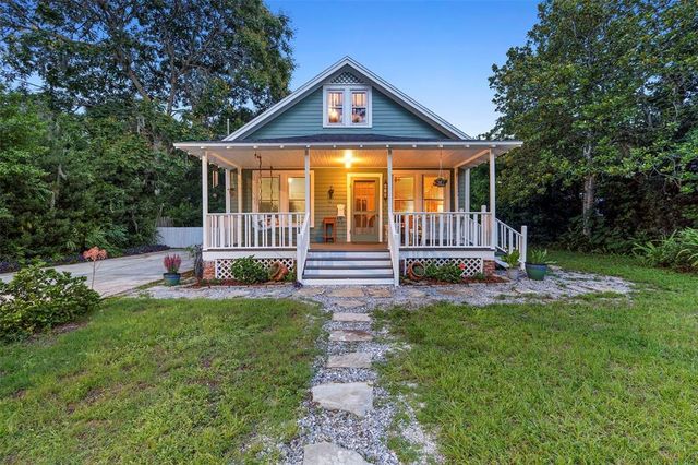 614 W UNIVERSITY AVENUE, Deland, FL 32720
