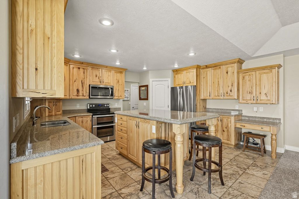 Image 2 of property listing at 351 W SKYLINE DR, Loa, UT 84747