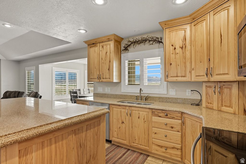 Image 11 of property listing at 351 W SKYLINE DR, Loa, UT 84747