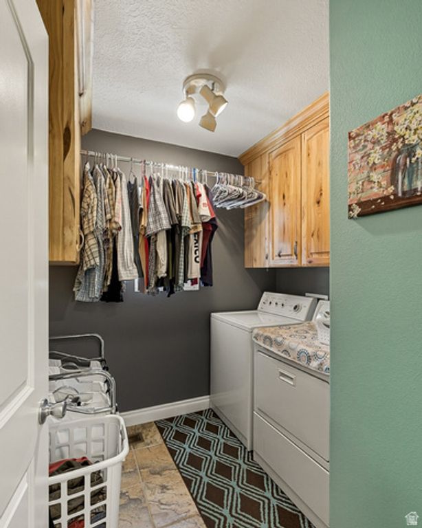 Image 15 of property listing at 351 W SKYLINE DR, Loa, UT 84747