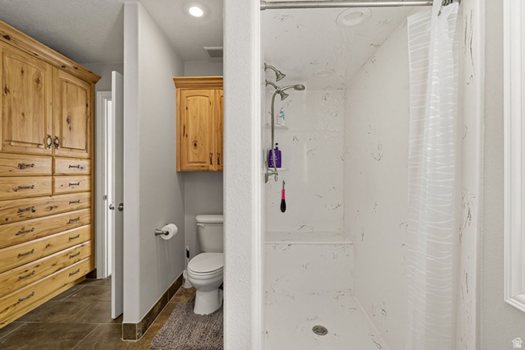 Image 22 of property listing at 351 W SKYLINE DR, Loa, UT 84747