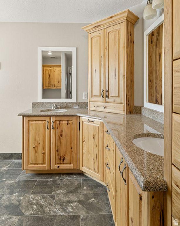 Image 23 of property listing at 351 W SKYLINE DR, Loa, UT 84747