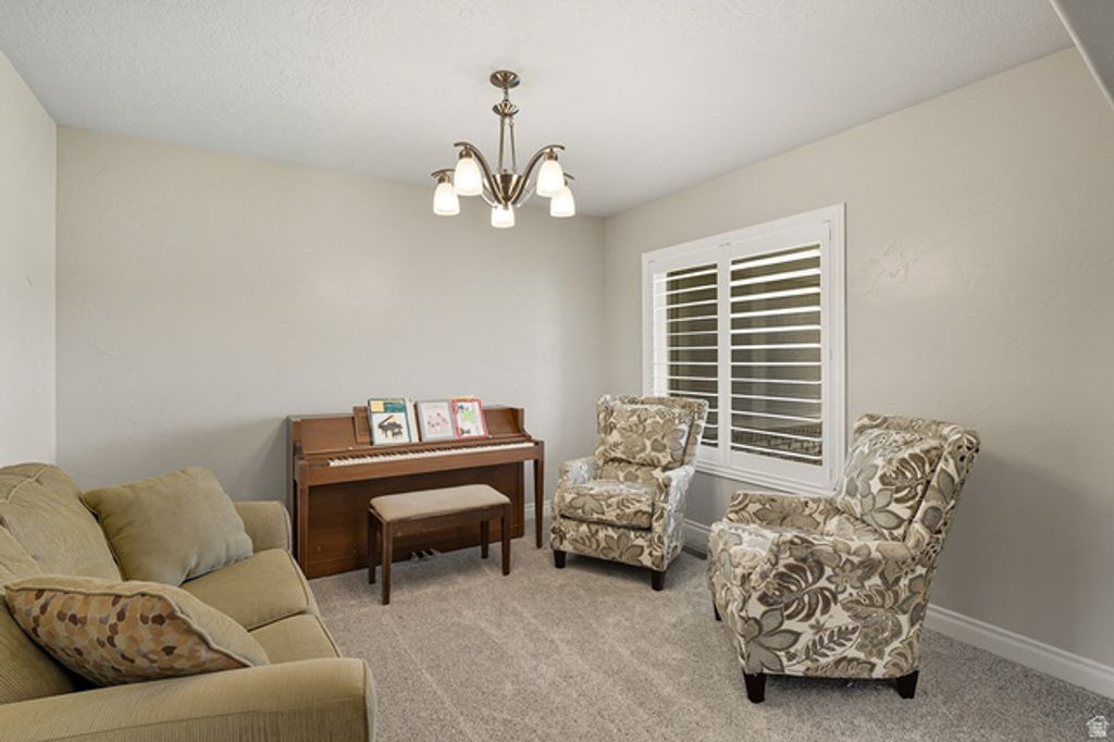 Image 4 of property listing at 351 W SKYLINE DR, Loa, UT 84747