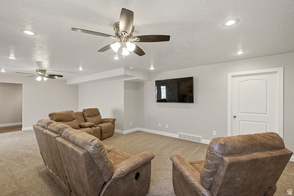 Image 38 of property listing at 351 W SKYLINE DR, Loa, UT 84747
