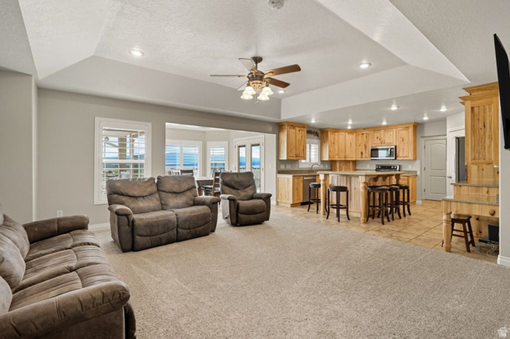 Image 5 of property listing at 351 W SKYLINE DR, Loa, UT 84747