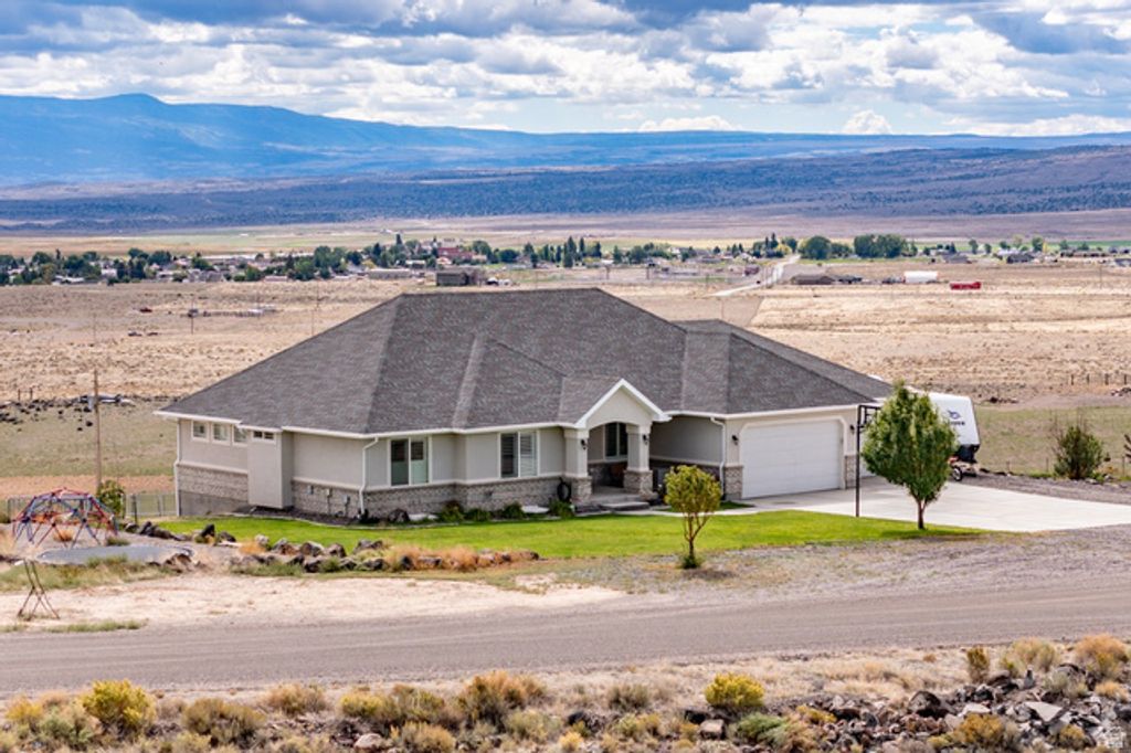 Image 47 of property listing at 351 W SKYLINE DR, Loa, UT 84747