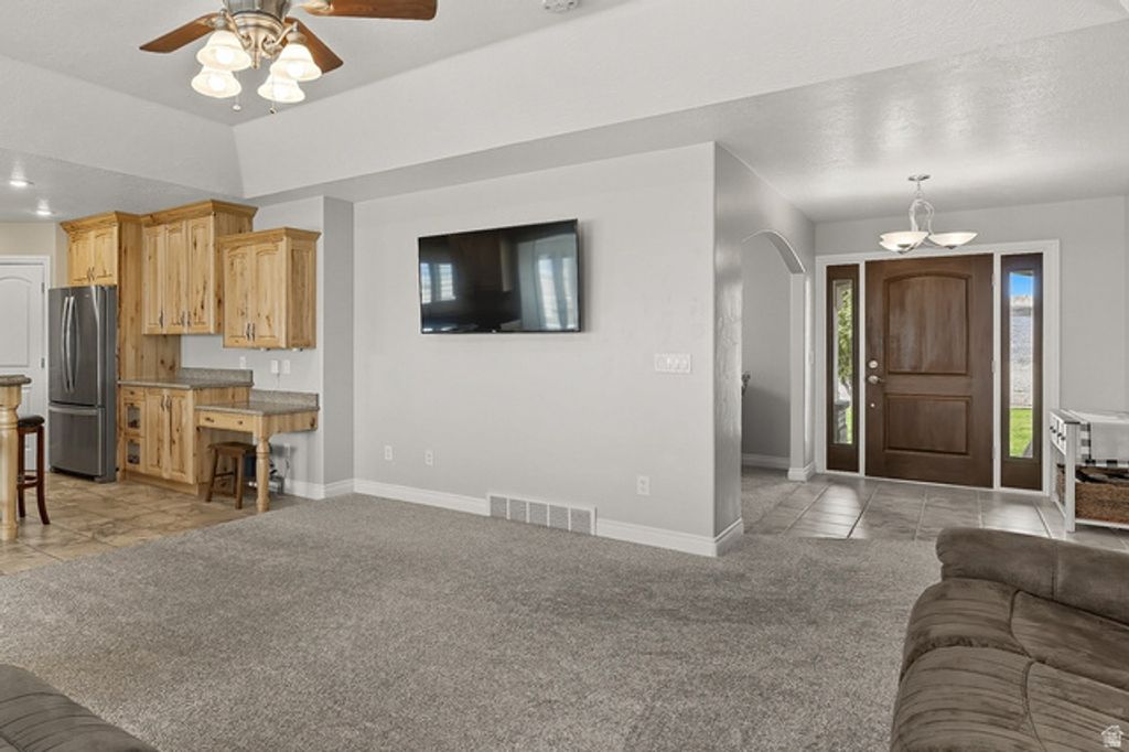 Image 6 of property listing at 351 W SKYLINE DR, Loa, UT 84747