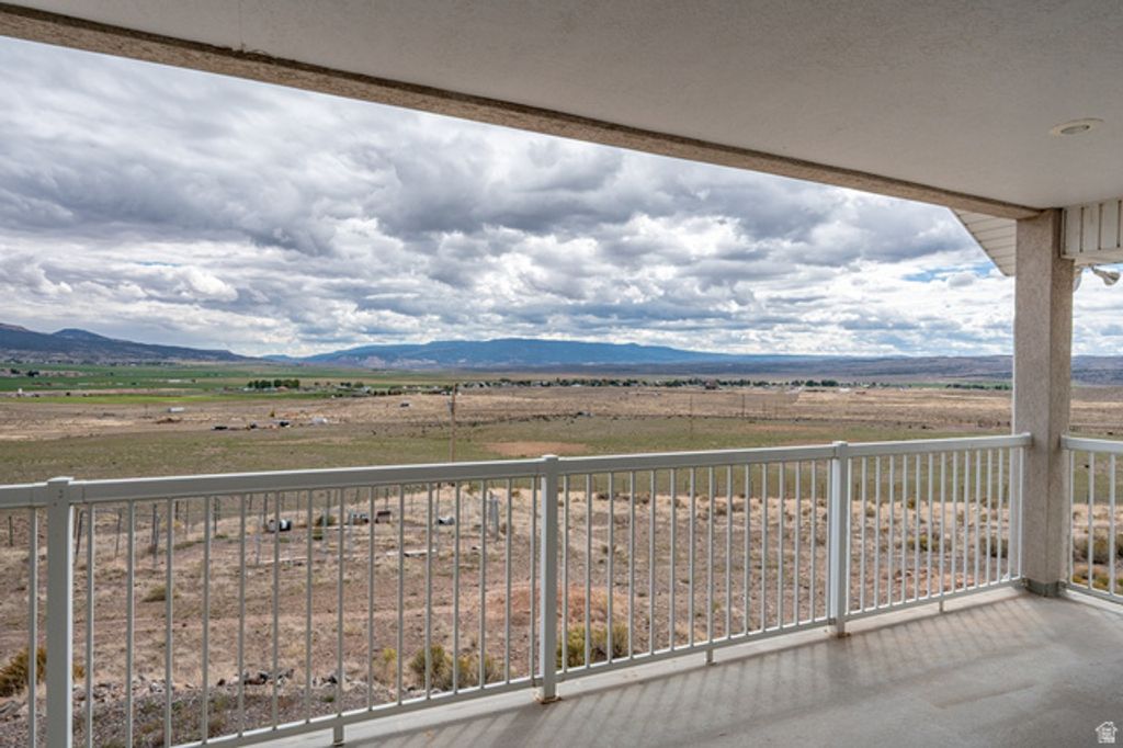 Image 51 of property listing at 351 W SKYLINE DR, Loa, UT 84747