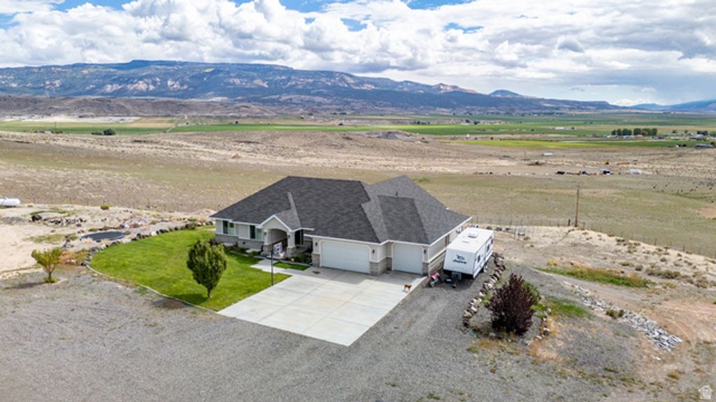 Image 54 of property listing at 351 W SKYLINE DR, Loa, UT 84747