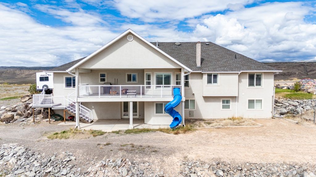 Image 55 of property listing at 351 W SKYLINE DR, Loa, UT 84747