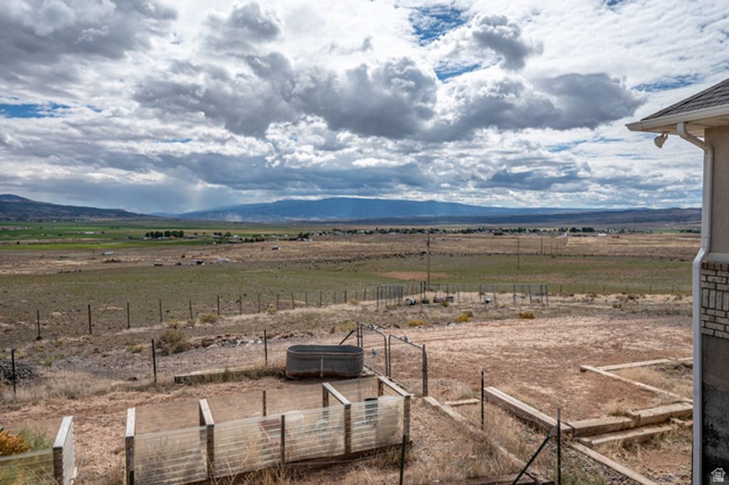 Image 57 of property listing at 351 W SKYLINE DR, Loa, UT 84747