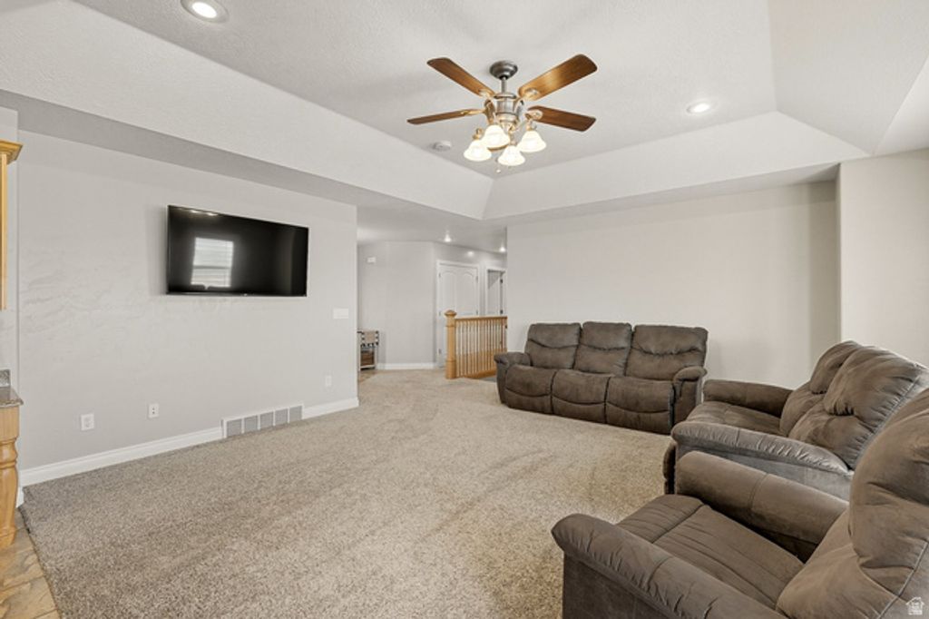 Image 7 of property listing at 351 W SKYLINE DR, Loa, UT 84747