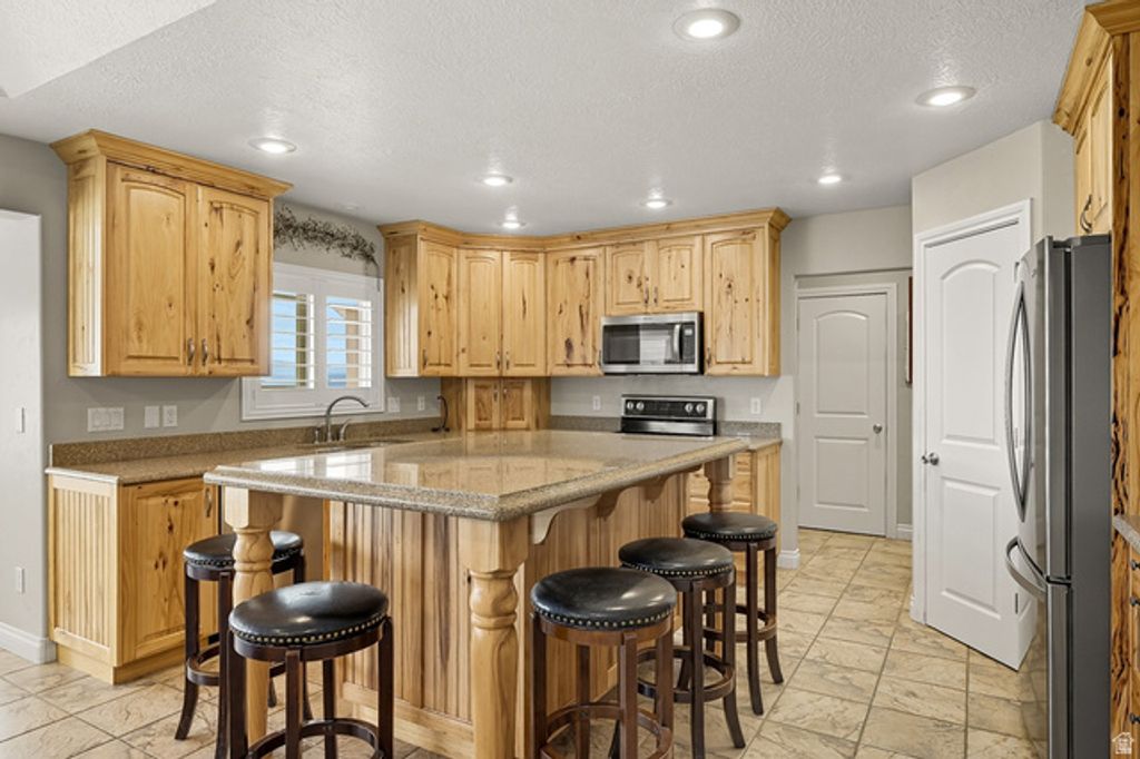 Image 9 of property listing at 351 W SKYLINE DR, Loa, UT 84747