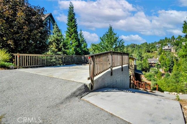 929 Trinity Drive, Lake Arrowhead, CA 92352