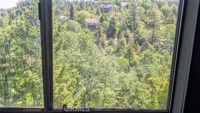 929 Trinity Drive, Lake Arrowhead, CA 92352