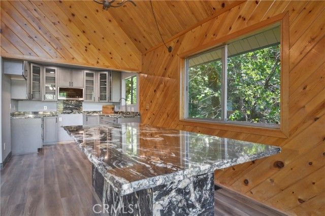 929 Trinity Drive, Lake Arrowhead, CA 92352
