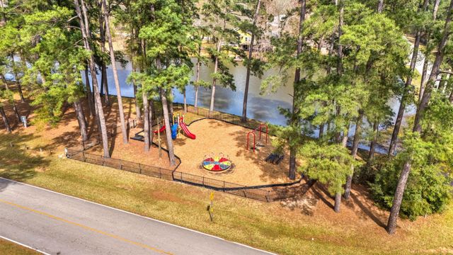 2210 Lucretia Street, Pinehurst, TX 77362