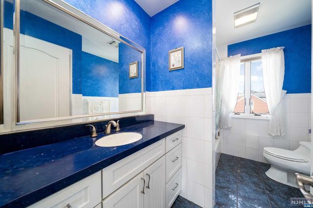 361 Roosevelt Avenue, Lyndhurst, NJ 07071