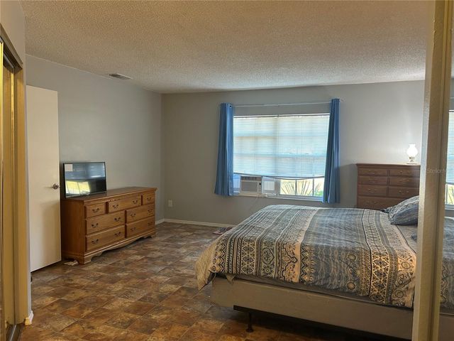 301 OAK TRACK DRIVE, Ocala, FL 34472