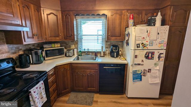 18 STEINWAY AVE, Ewing, NJ 08618