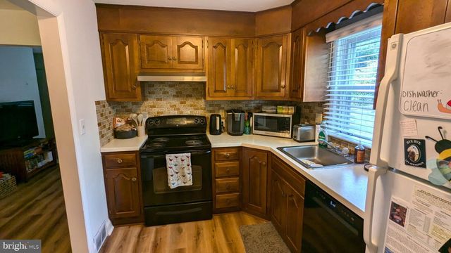 18 STEINWAY AVE, Ewing, NJ 08618