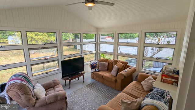 18 STEINWAY AVE, Ewing, NJ 08618
