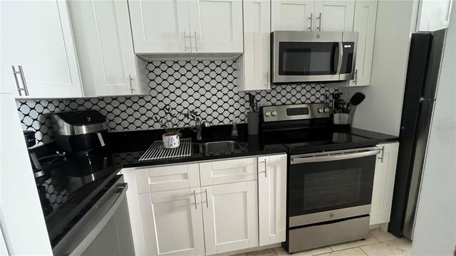 5110 COQUINA KEY DRIVE SE C furnished, St Petersburg, FL 33705