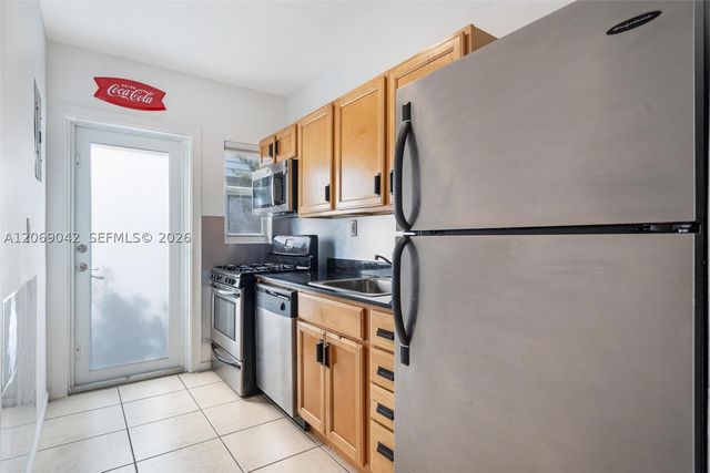 7207 Bay Dr 11, Miami Beach, FL 33141